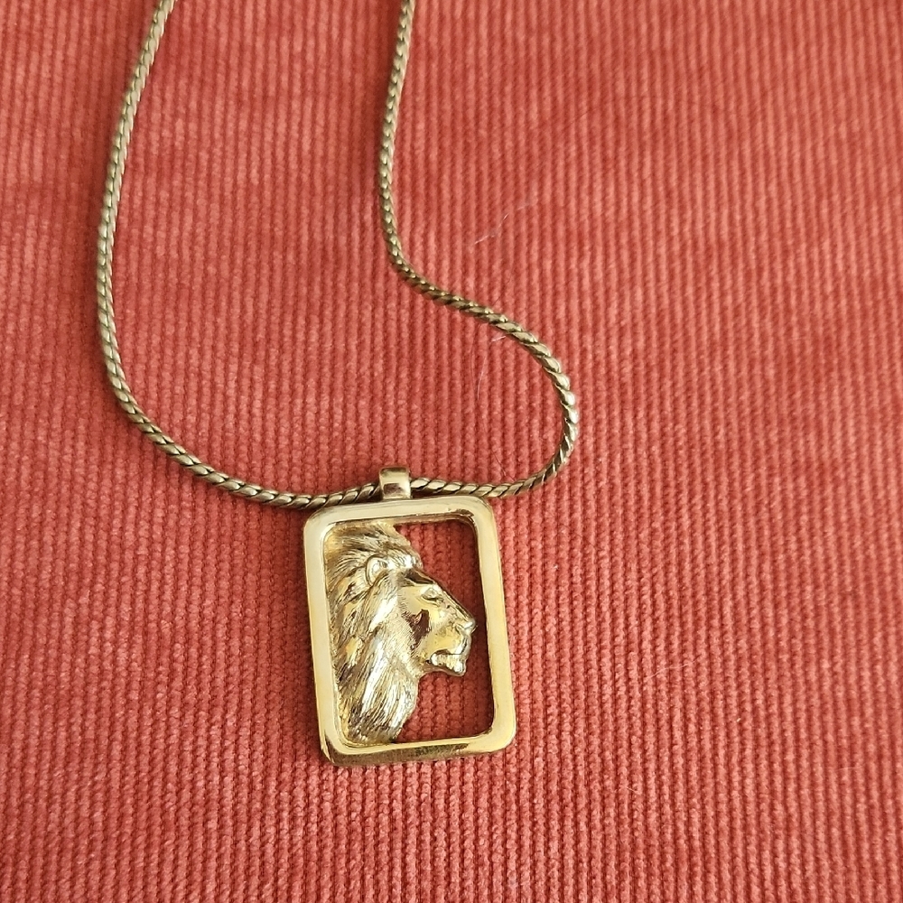 Avon Gold Lion Pendant Necklace
